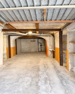 immobile-corso-umberto-bronte-garage-vuoto