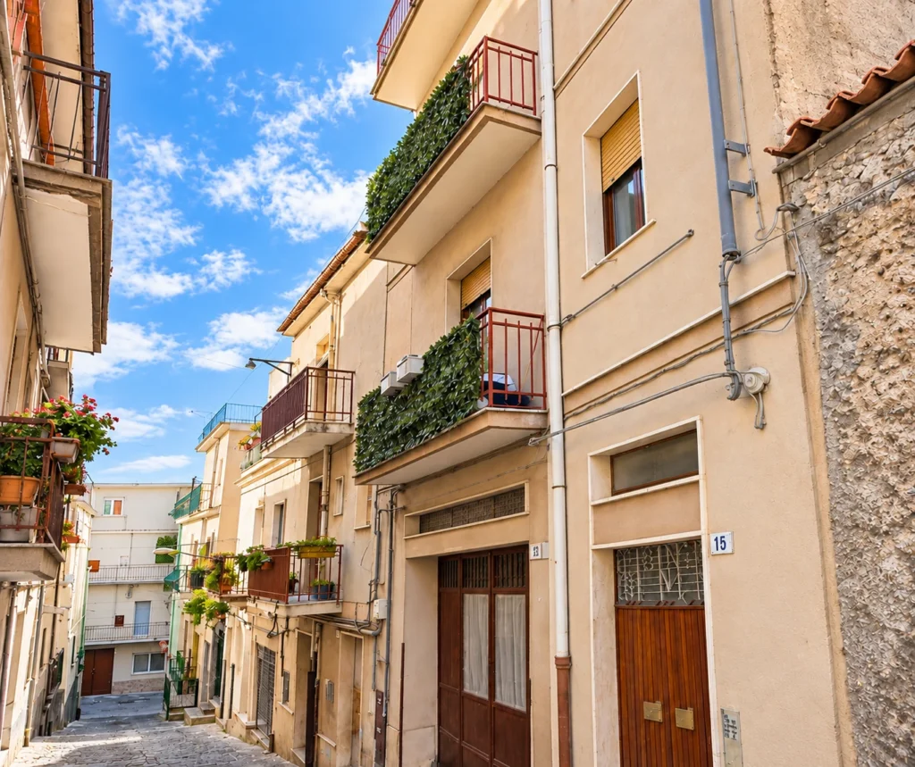 bronte-immobiliare-esterno-via-web