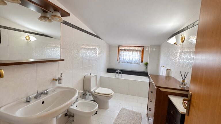 Bagno_principale_mansarda_annuncio_05