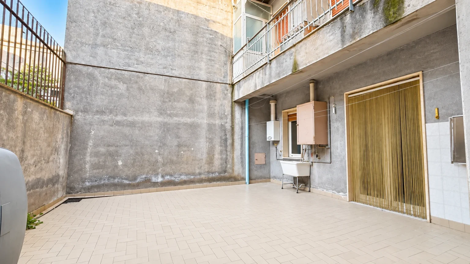 immobile-corso-umberto-bronte-cortile-01