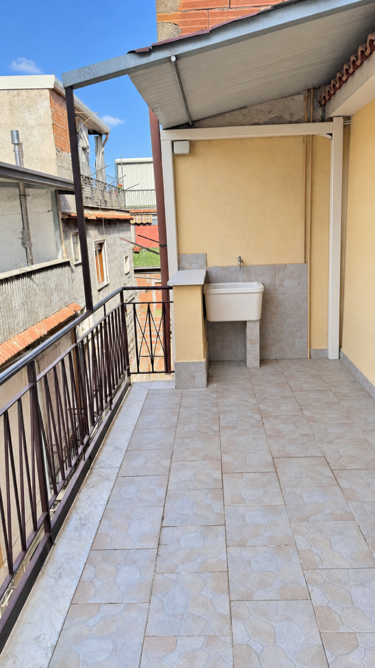 Terrazza luminosa e ordinata